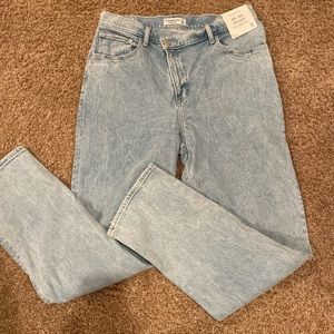 Abercrombie 90’s Straight Ultra High Rise Jean